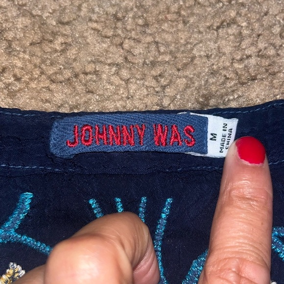 Johnny Was JWLA Embroidered Floral Roll-Tab Tunic Blouse Boho Navy Blue Medium - Picture 8 of 9